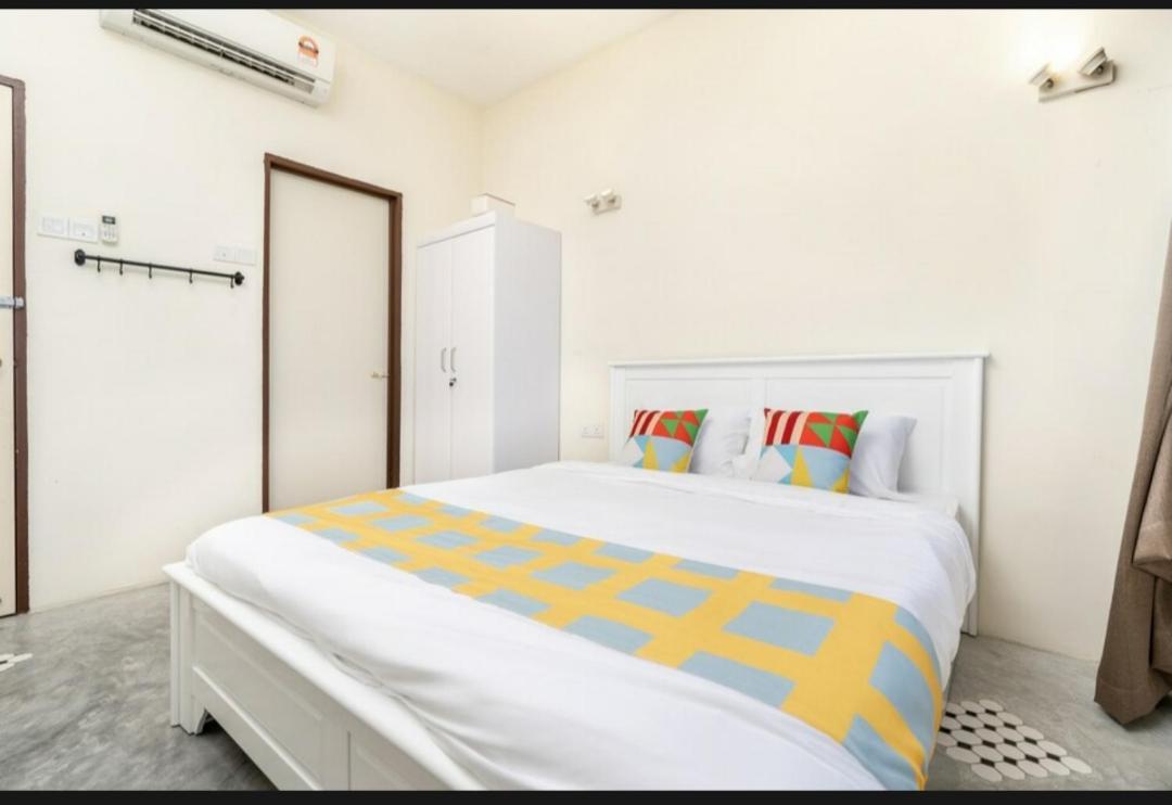 Batu Ferringhi Luxury Seaview Suite - 3Br Екстериор снимка