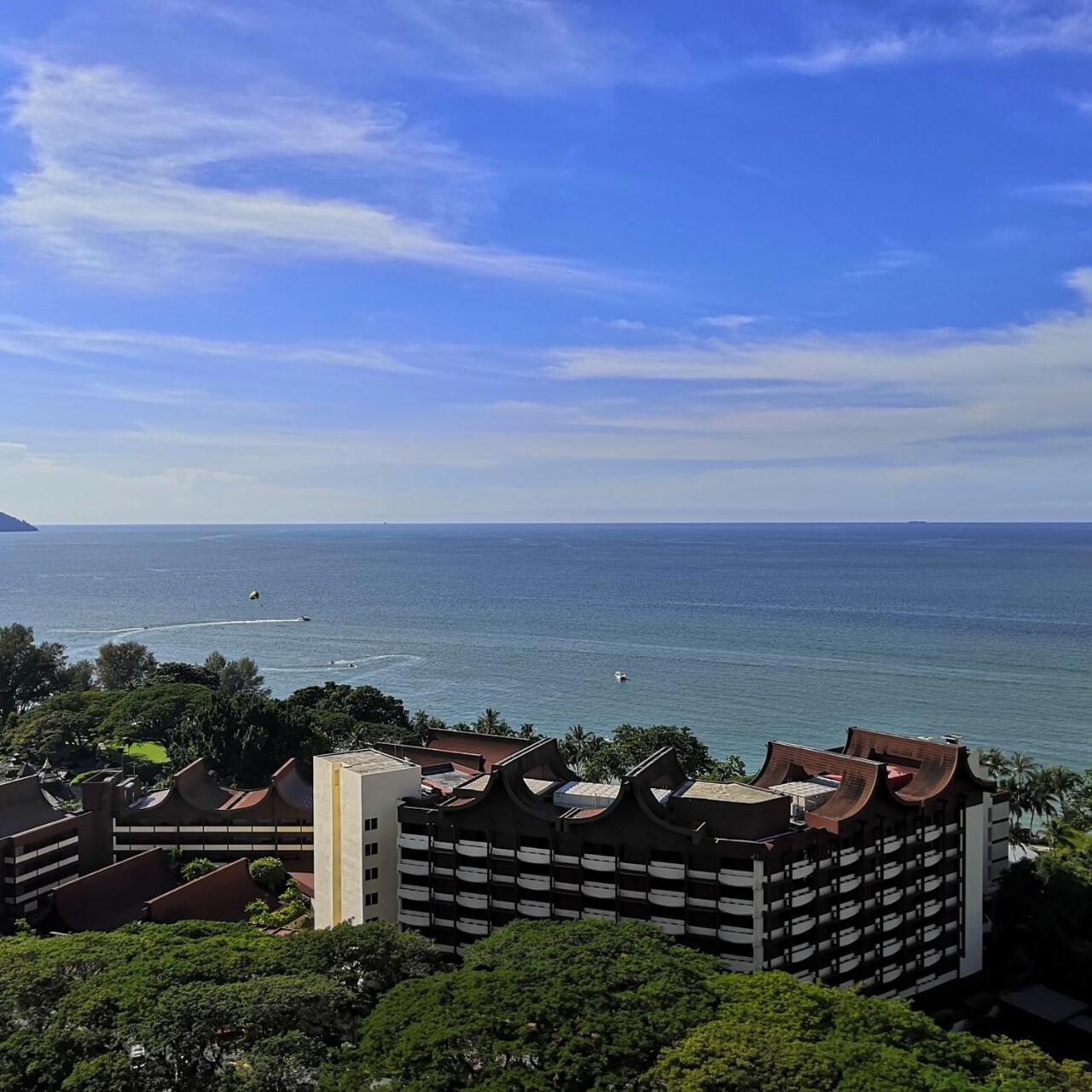 Batu Ferringhi Luxury Seaview Suite - 3Br Екстериор снимка